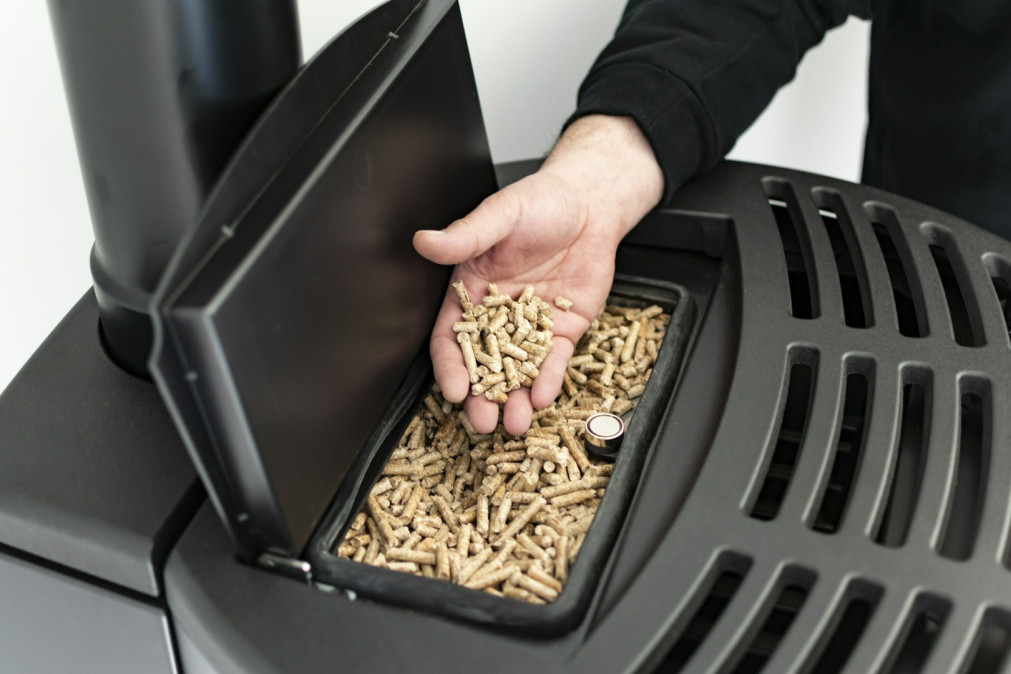 Jaki piecyk na pellet kupić do małego mieszkania?